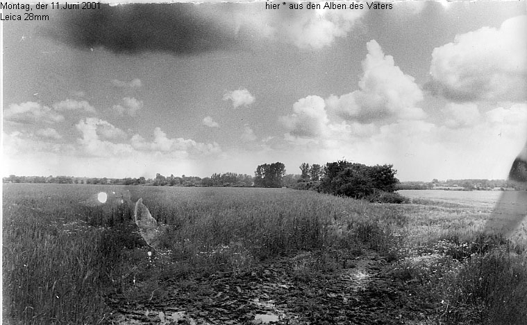 Montag, der 11.Juni 2001                                                           hier * aus den Alben des Vaters

Leica 28mm